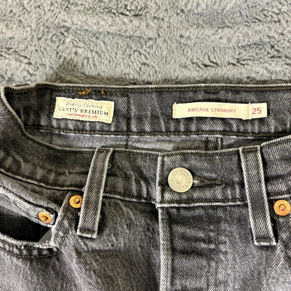 Levis Premium measurements waist